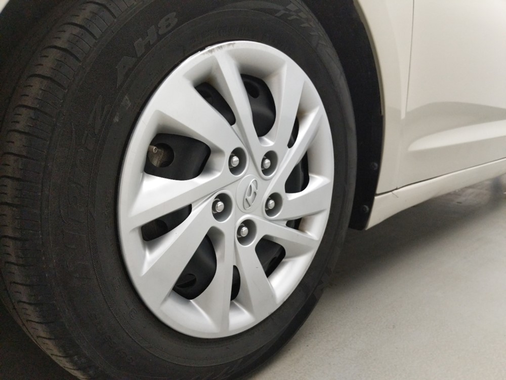 2017 Hyundai Elantra - Wheel