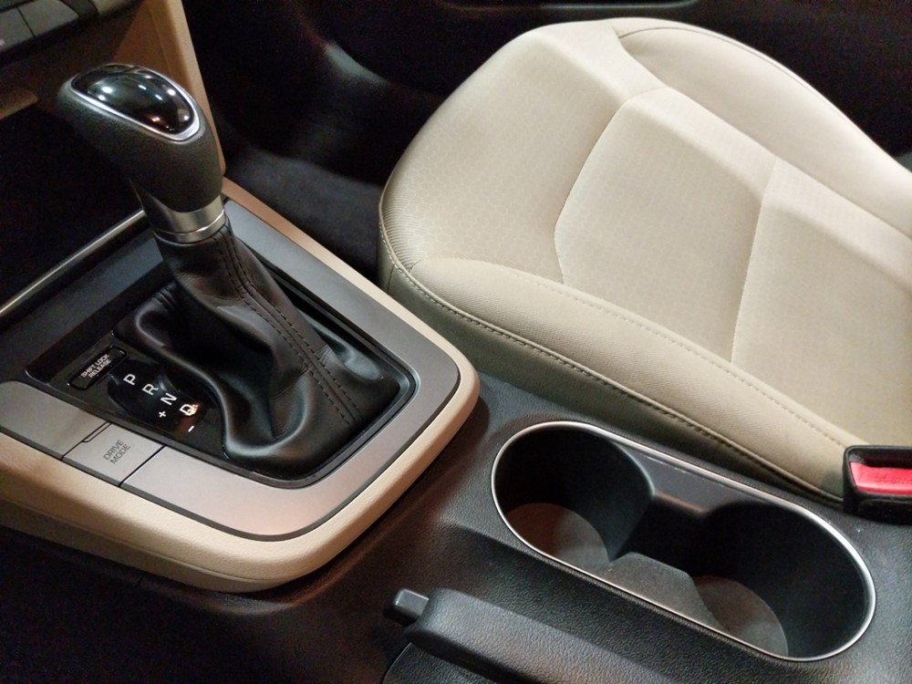 2017 Hyundai Elantra - Center Console/Cup Holders