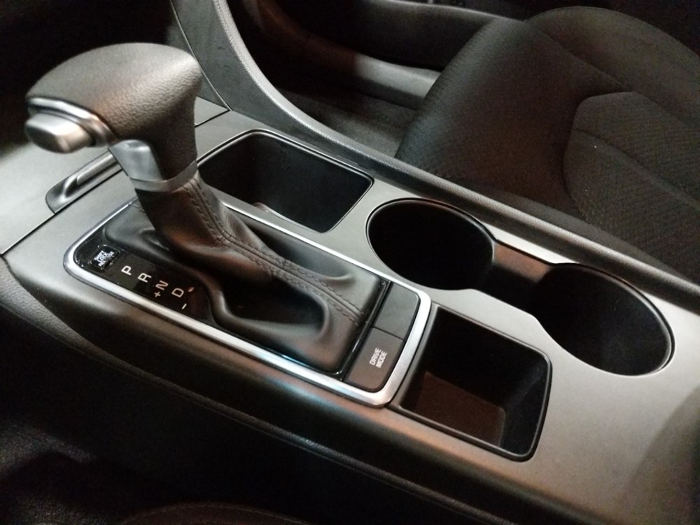 2017 Kia Optima - Center Console/Cup Holders