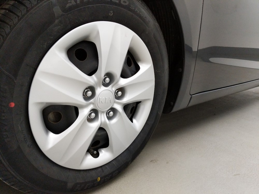 2016 Kia Forte - Wheel