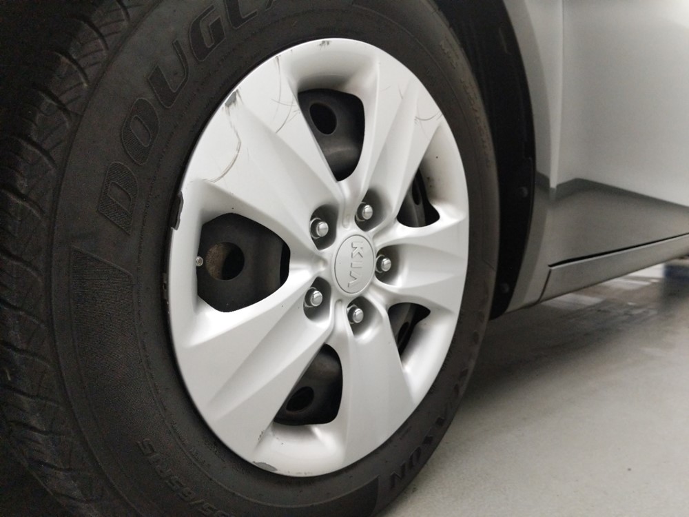 2016 Kia Forte - Wheel