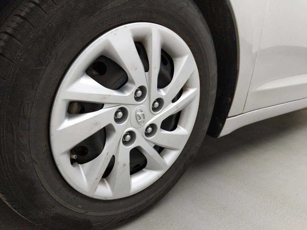 2017 Hyundai Elantra - Wheel