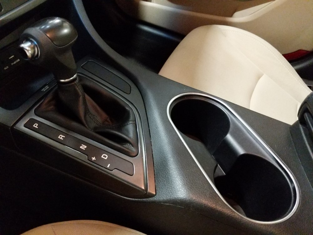 2015 Kia Optima - Center Console/Cup Holders