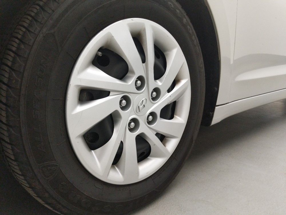 2017 Hyundai Elantra - Wheel