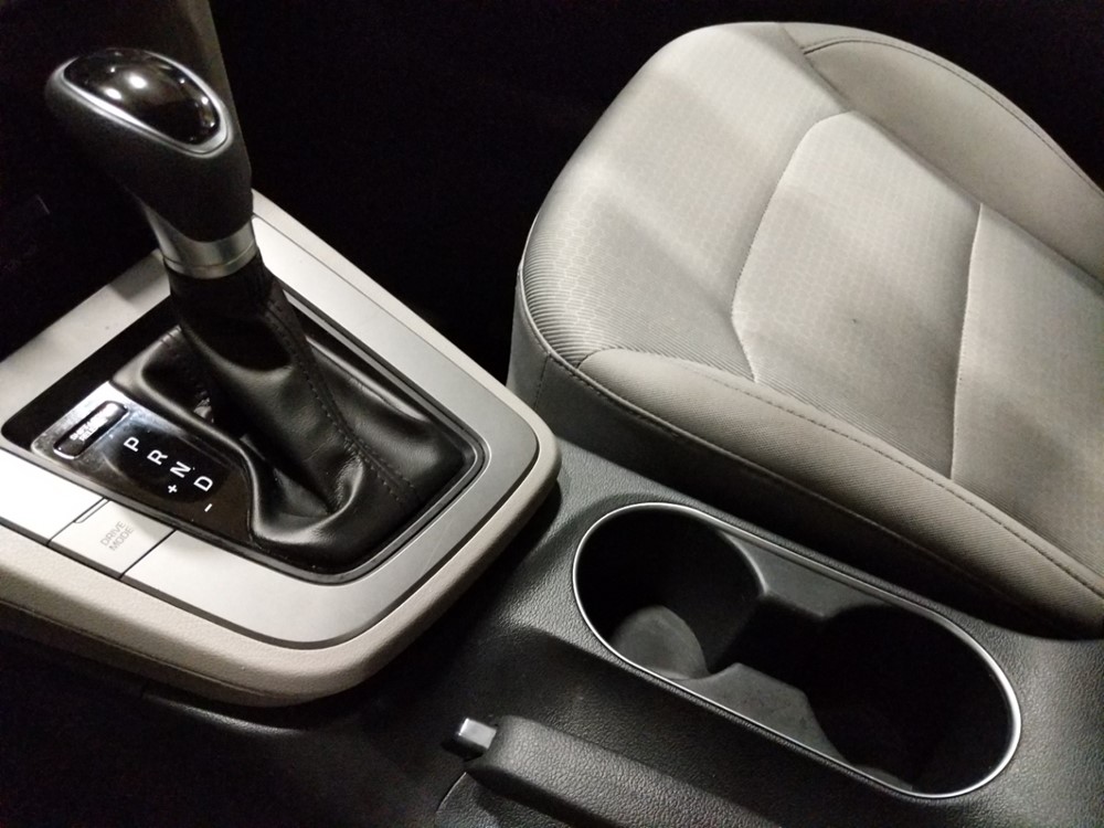2017 Hyundai Elantra - Center Console/Cup Holders