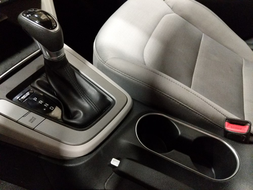 2018 Hyundai Elantra - Center Console/Cup Holders