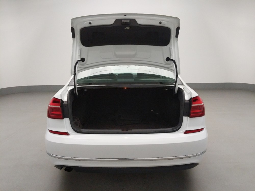 2016 Volkswagen Passat - Trunk