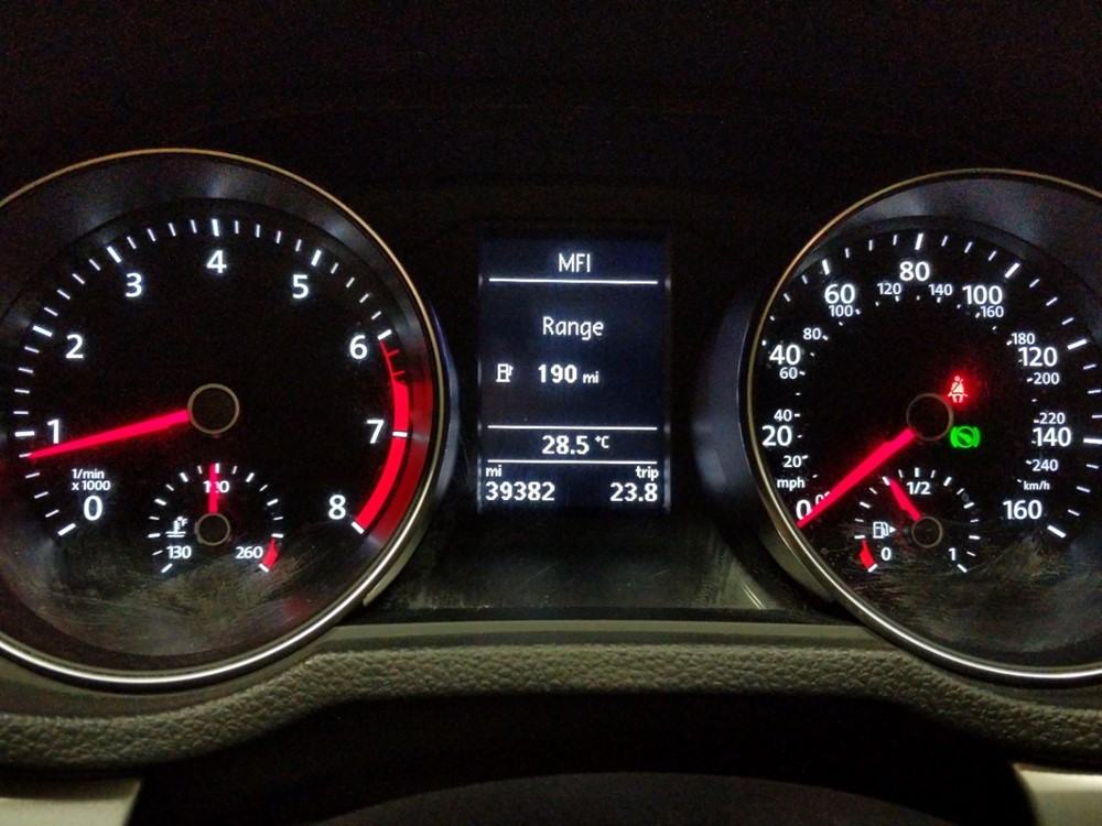 2016 Volkswagen Passat - Odometer Close Up