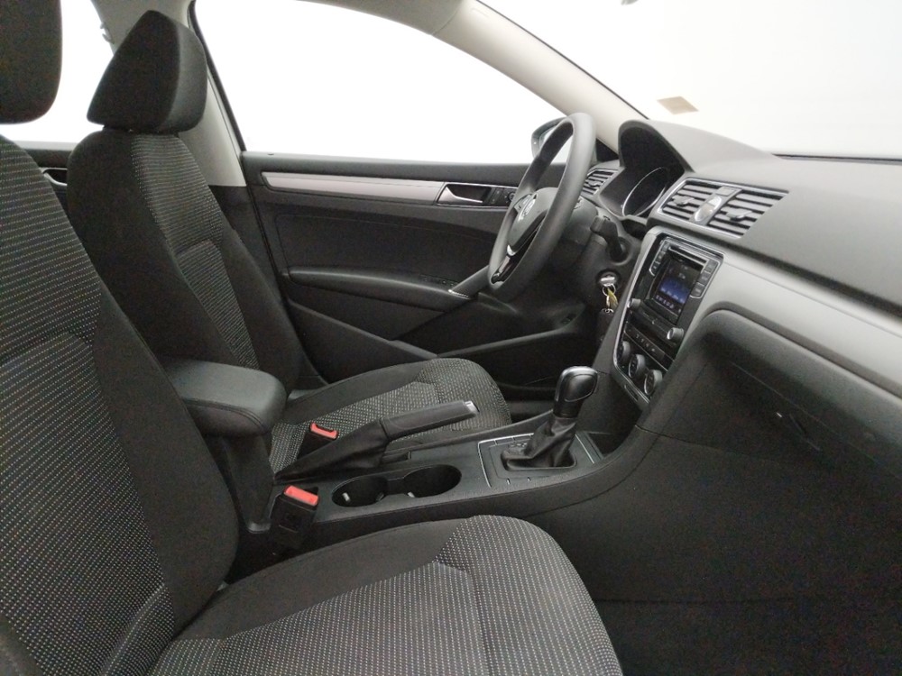 2016 Volkswagen Passat - Passenger Front Seat