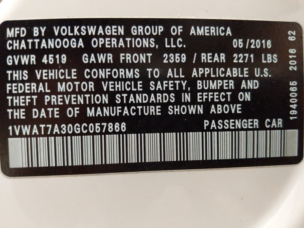 2016 Volkswagen Passat - VIN Plate