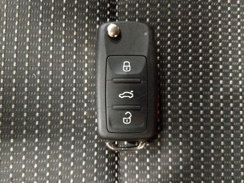 2016 Volkswagen Passat - Keys