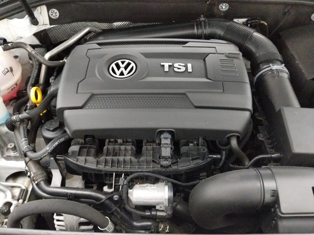 2016 Volkswagen Passat - Engine
