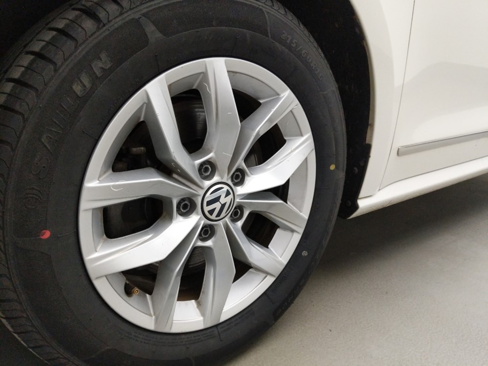 2016 Volkswagen Passat - Wheel