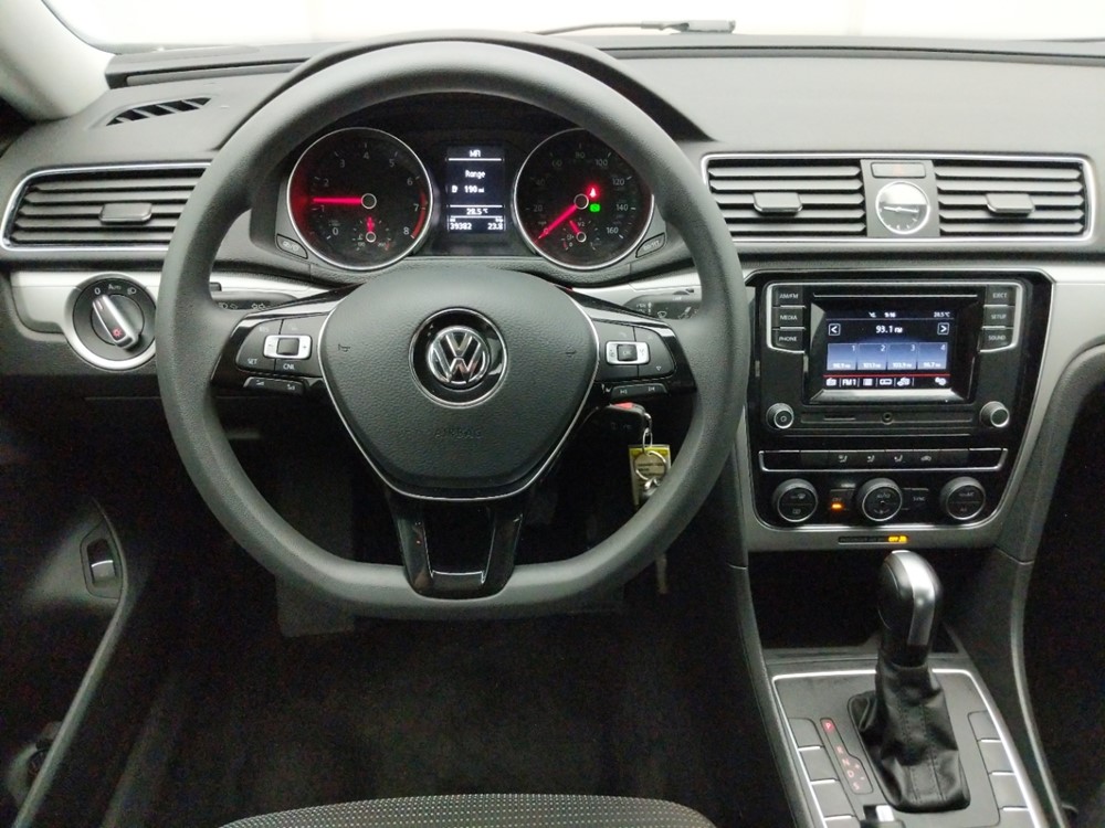 2016 Volkswagen Passat - Driver Dash