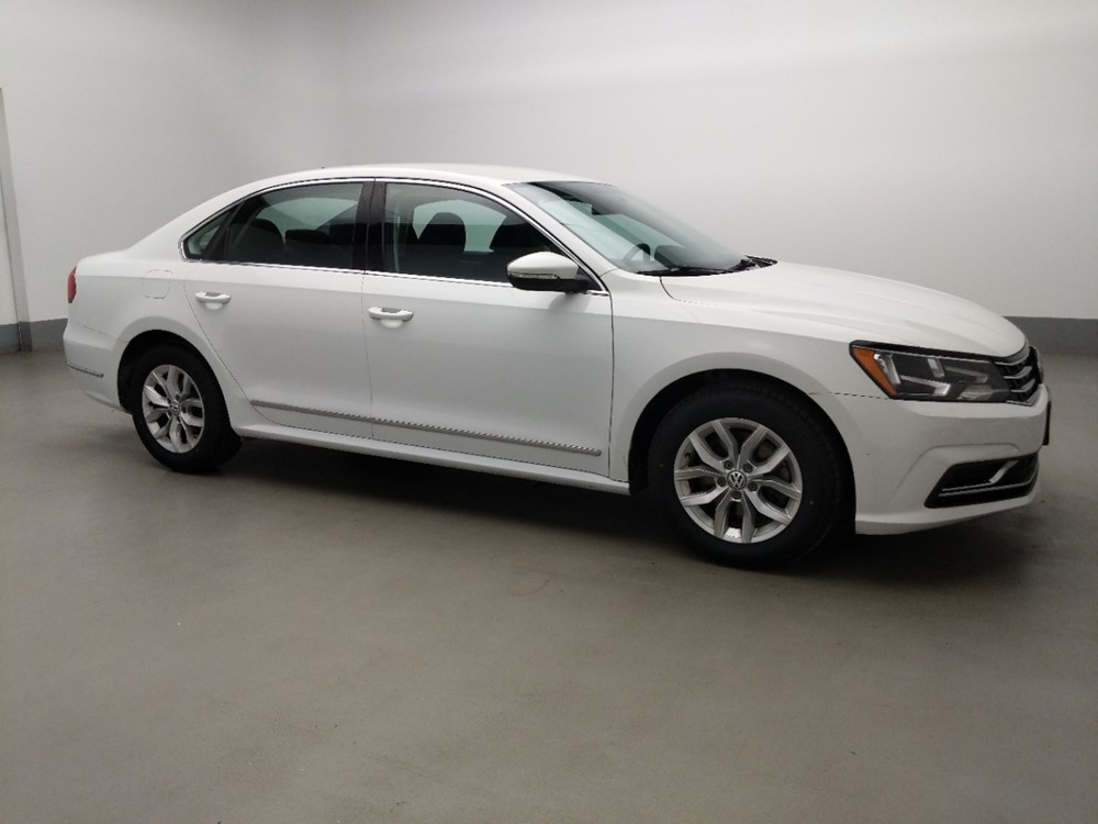 2016 Volkswagen Passat - Passenger Front Side