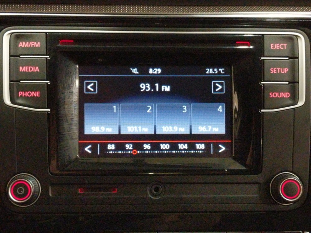 2016 Volkswagen Passat - Stereo Package