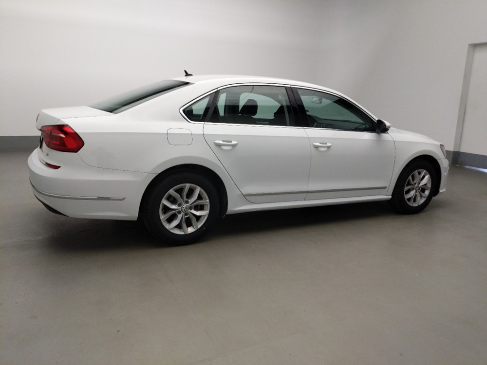 2016 Volkswagen Passat - Passenger Rear Side