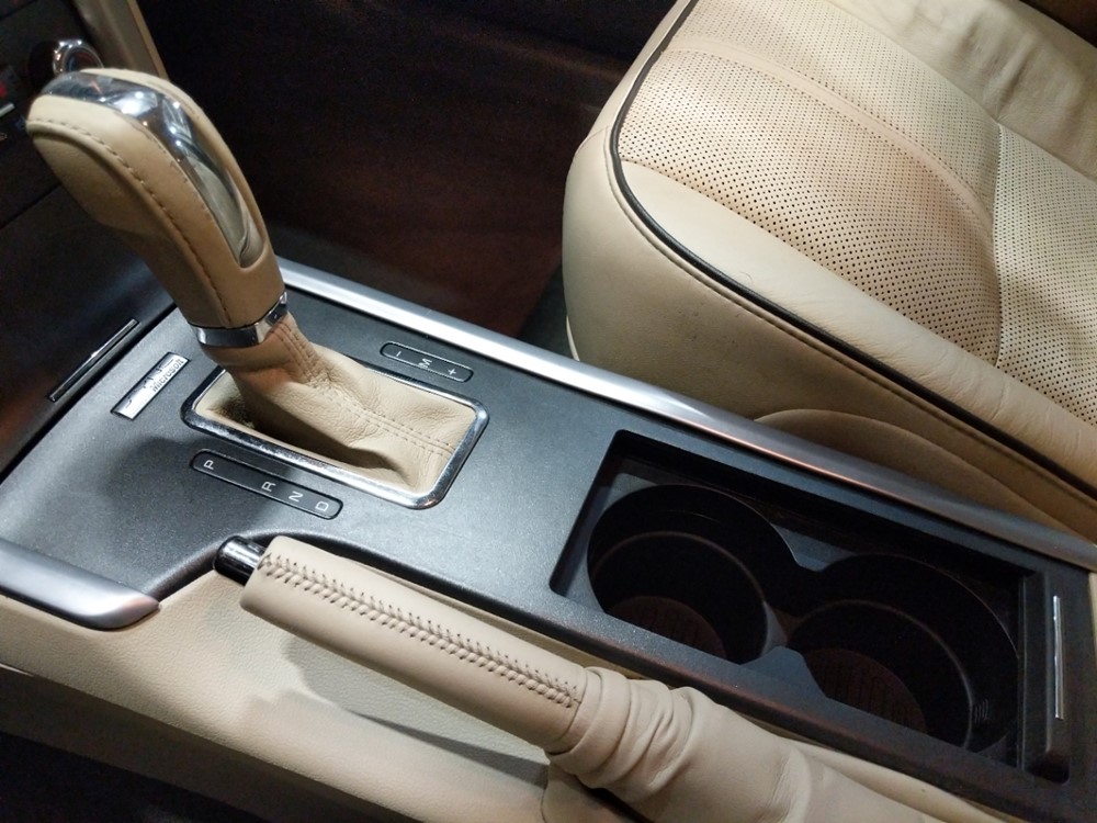 2012 Lincoln MKZ - Center Console/Cup Holders