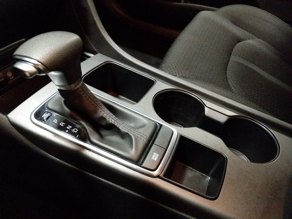 2016 Kia Optima - Center Console/Cup Holders