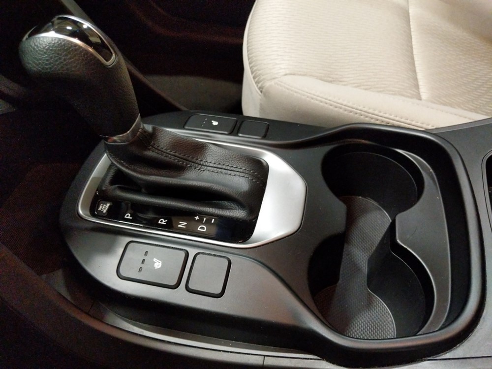 2018 Hyundai Santa Fe - Center Console/Cup Holders