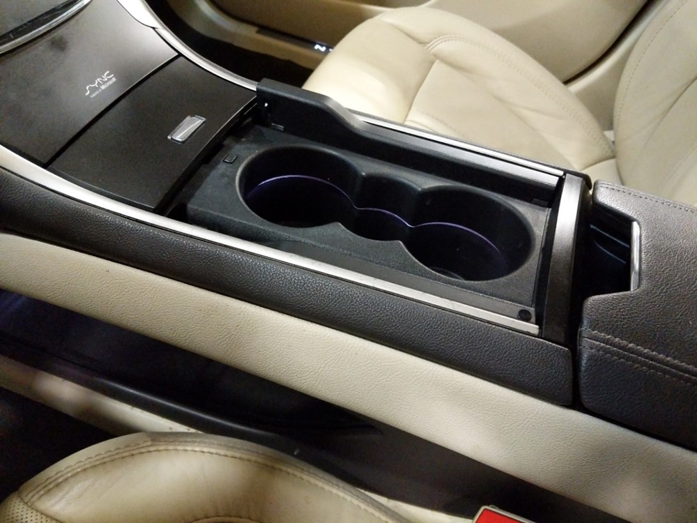2013 Lincoln MKZ - Center Console/Cup Holders