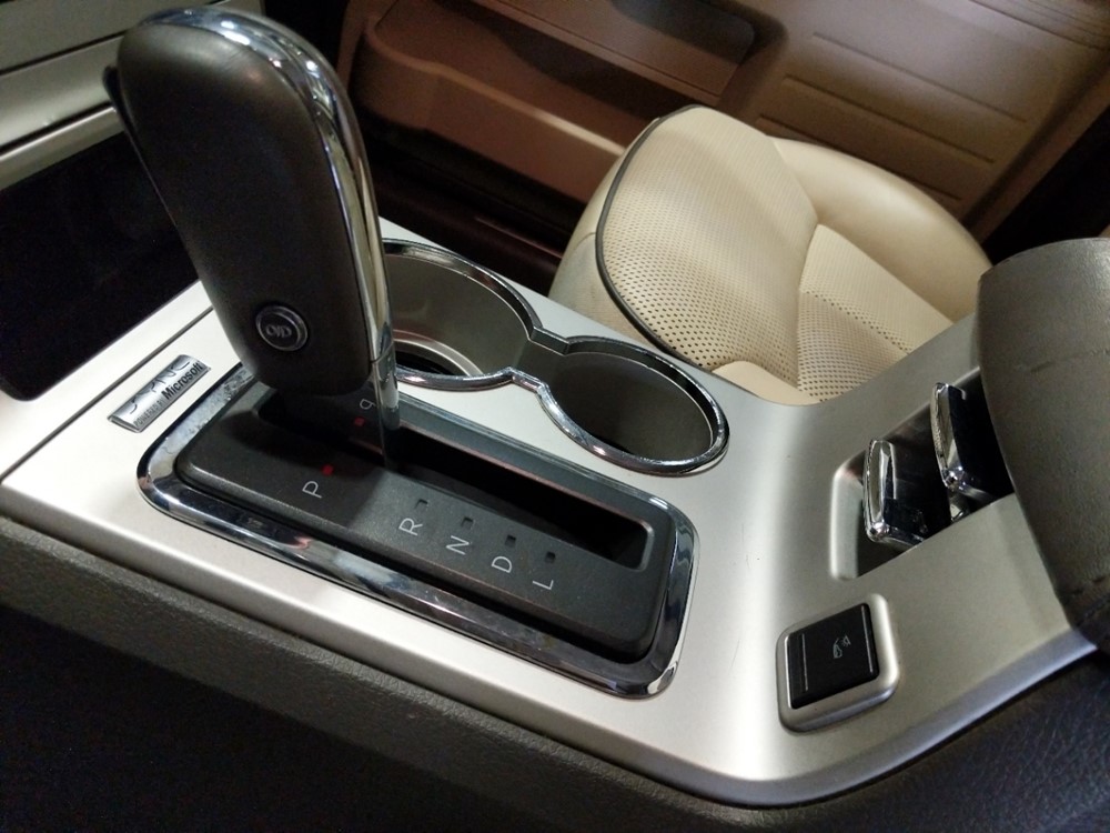 2009 Lincoln MKX - Center Console/Cup Holders