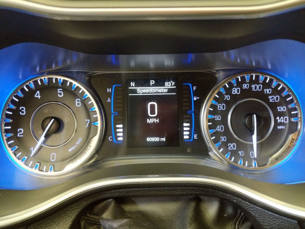 2016 Chrysler 200 - Odometer Close Up