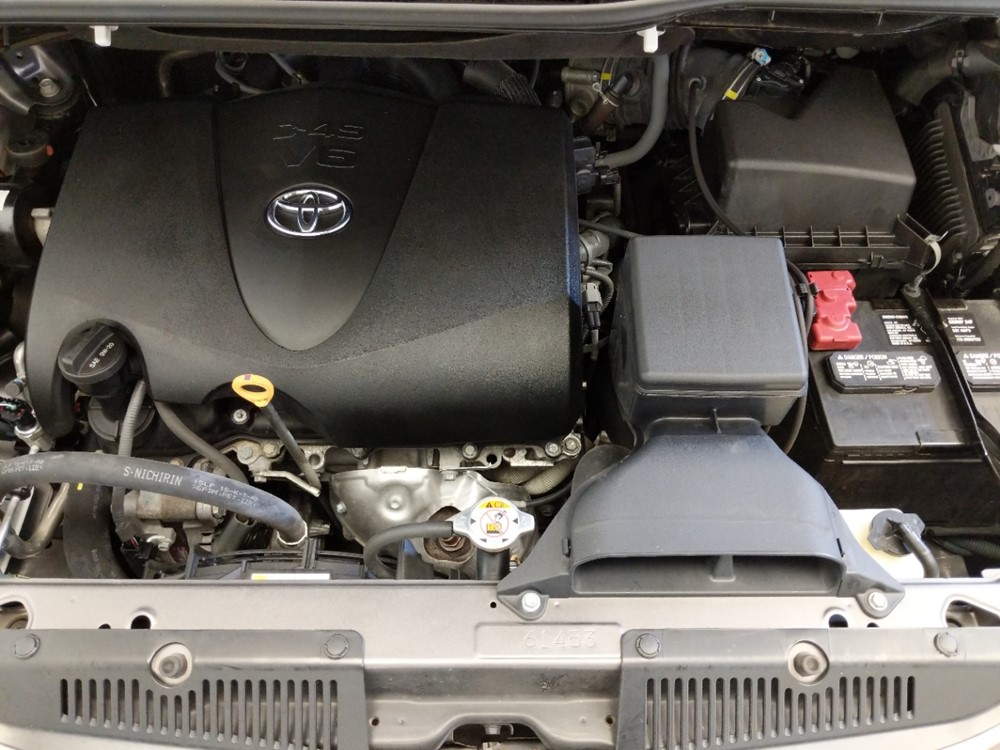 2017 Toyota Sienna - Engine