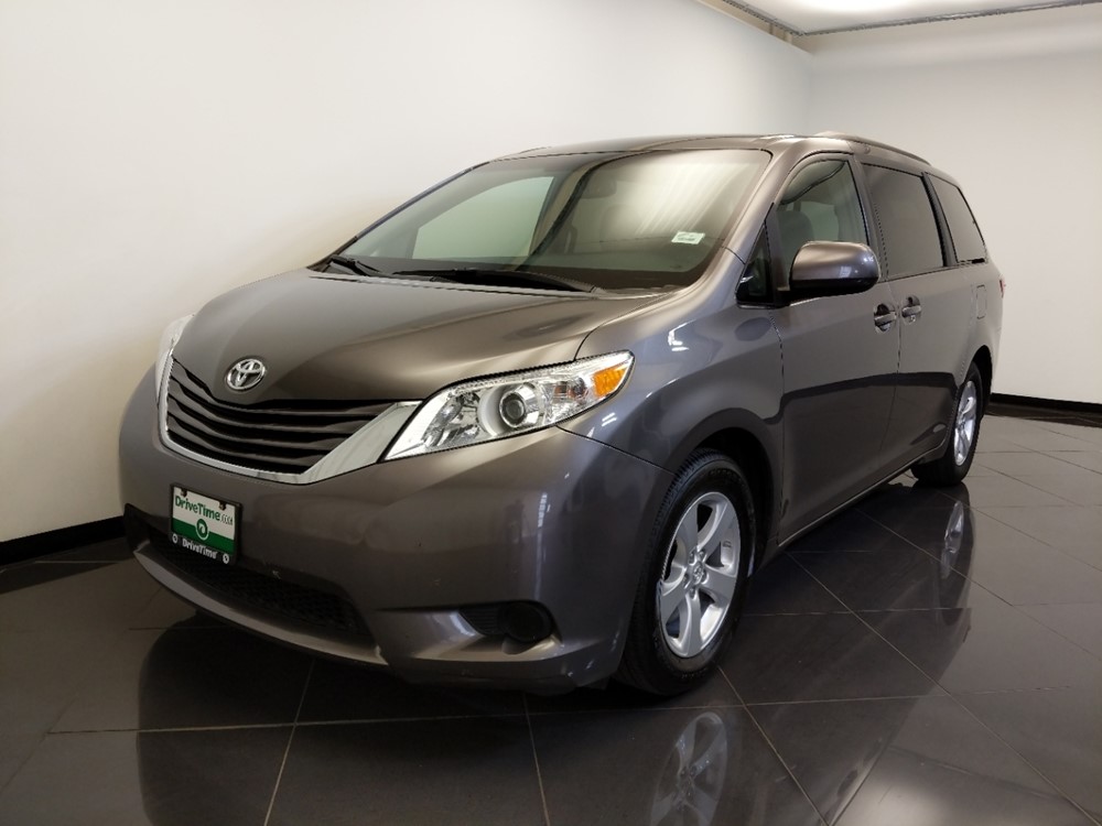 2017 Toyota Sienna - Driver Front Bumper