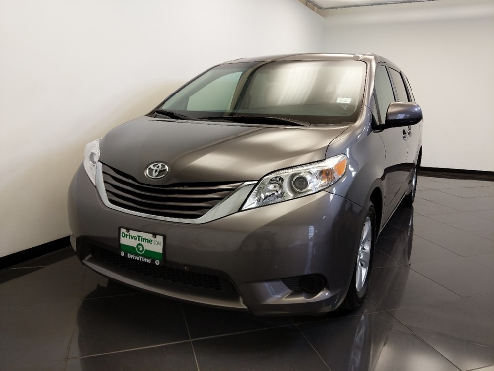 2017 Toyota Sienna - Driver Front Hood