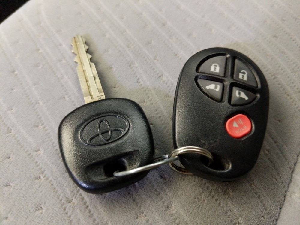 2017 Toyota Sienna - Keys