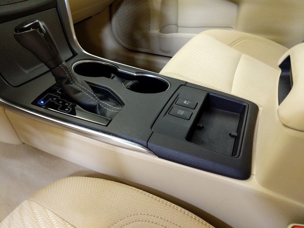 2016 Toyota Camry - Center Console/Cup Holders