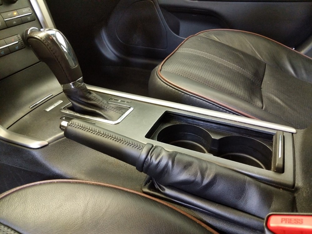 2012 Lincoln MKZ - Center Console/Cup Holders