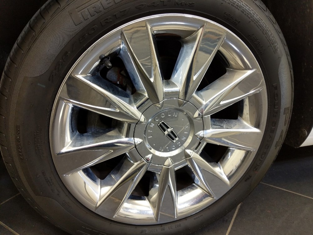 2012 Lincoln MKZ - Wheel