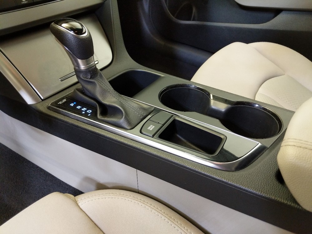 2017 Hyundai Sonata - Center Console/Cup Holders