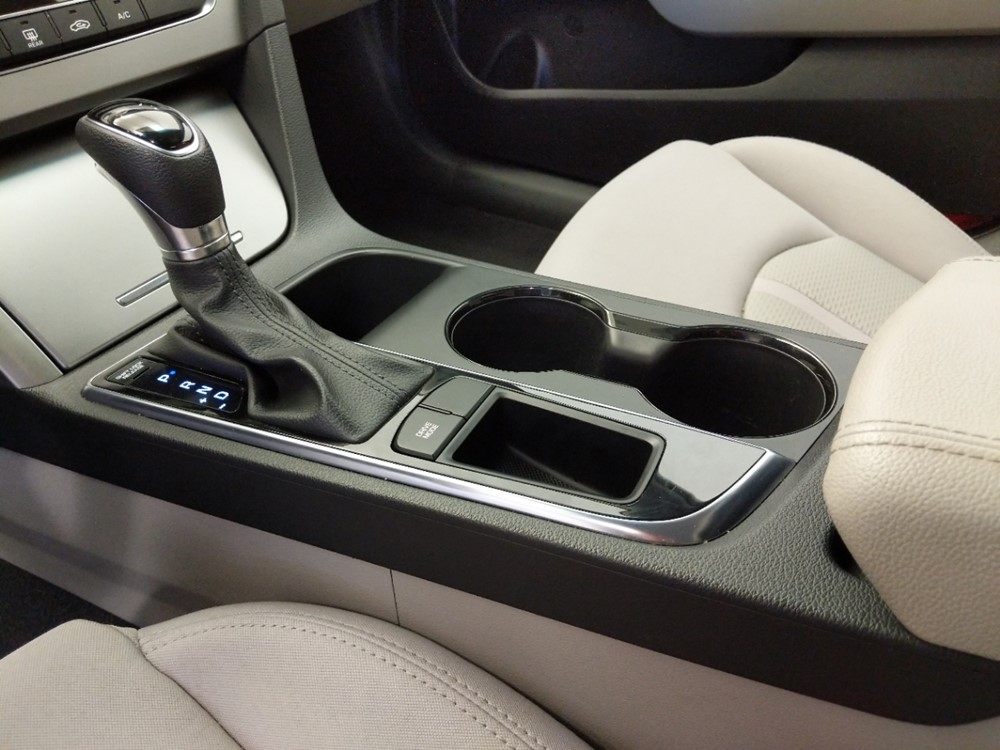 2017 Hyundai Sonata - Center Console/Cup Holders