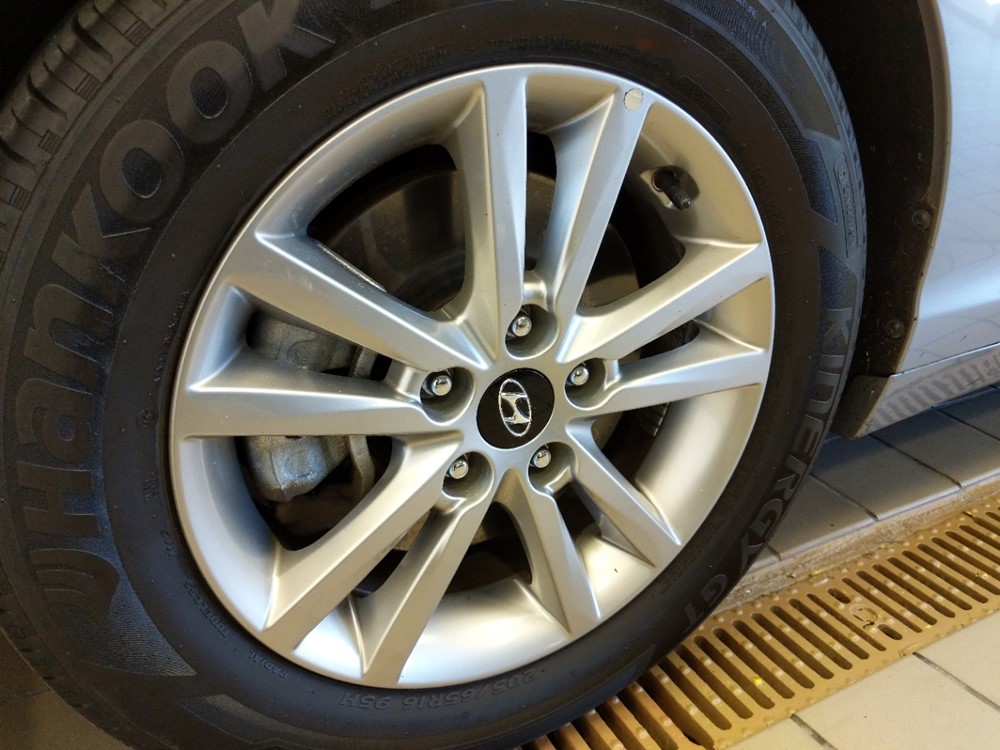 2017 Hyundai Sonata - Wheel