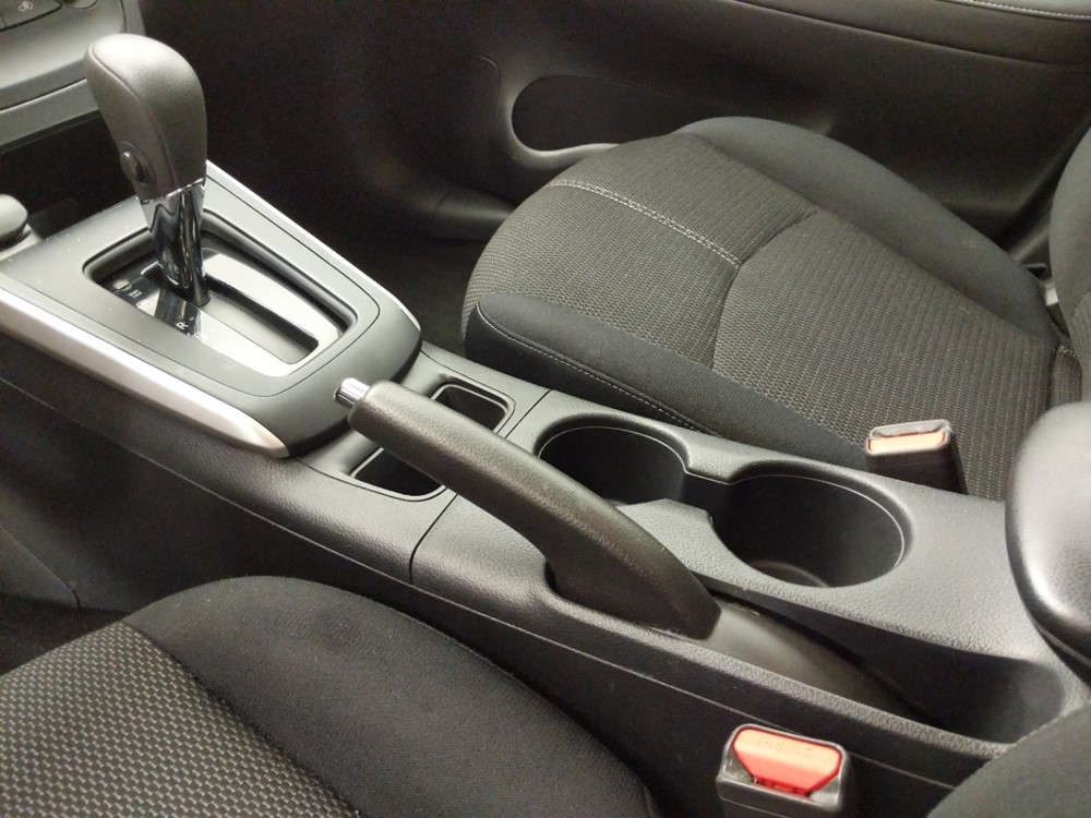 2016 Nissan Sentra - Center Console/Cup Holders
