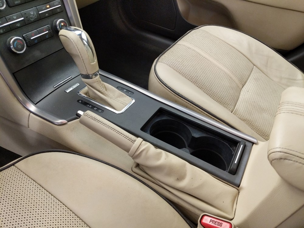 2012 Lincoln MKZ - Center Console/Cup Holders