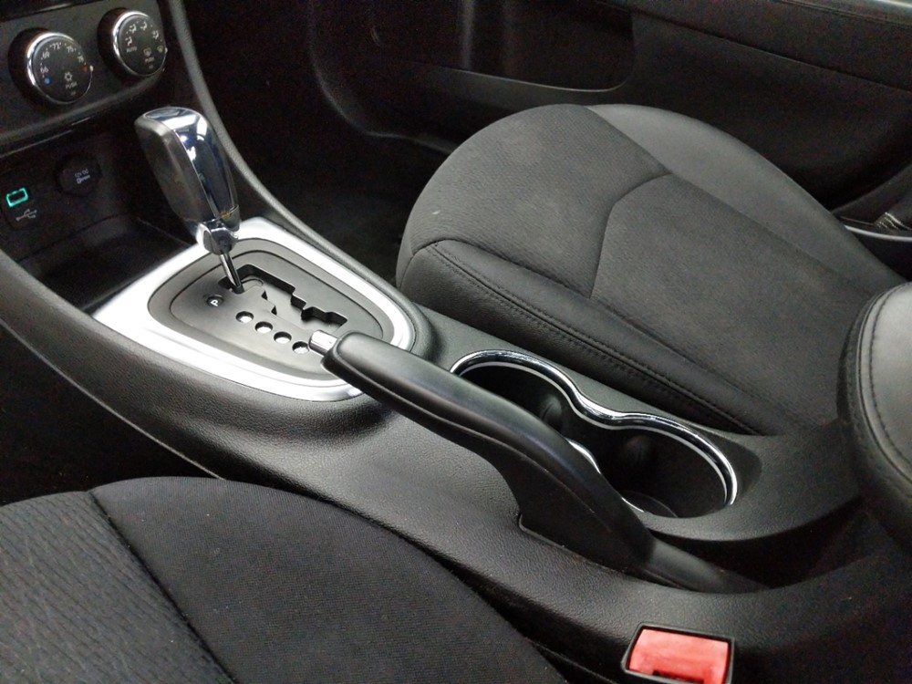 2013 Chrysler 200 - Center Console/Cup Holders