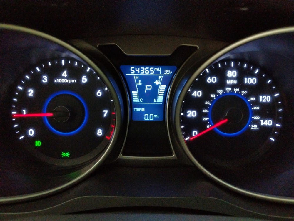 2016 Hyundai Veloster - Odometer Close Up