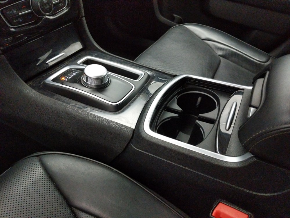 2017 Chrysler 300 - Center Console/Cup Holders