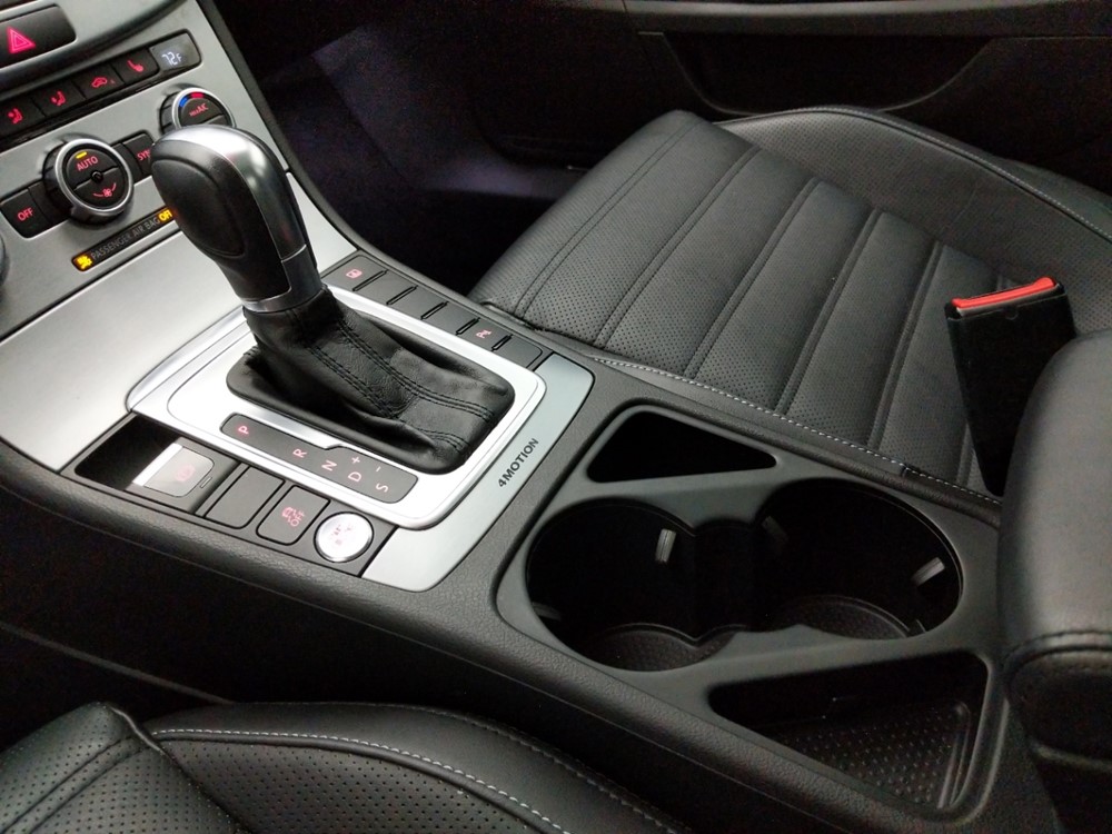 2014 Volkswagen CC - Center Console/Cup Holders