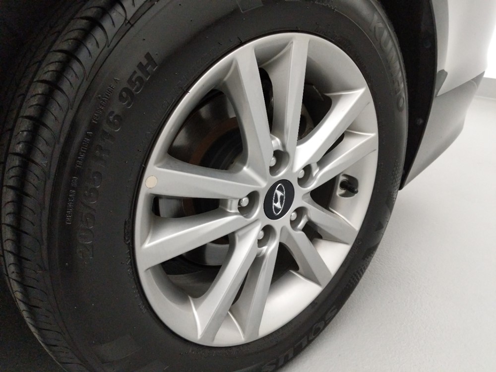 2017 Hyundai Sonata - Wheel