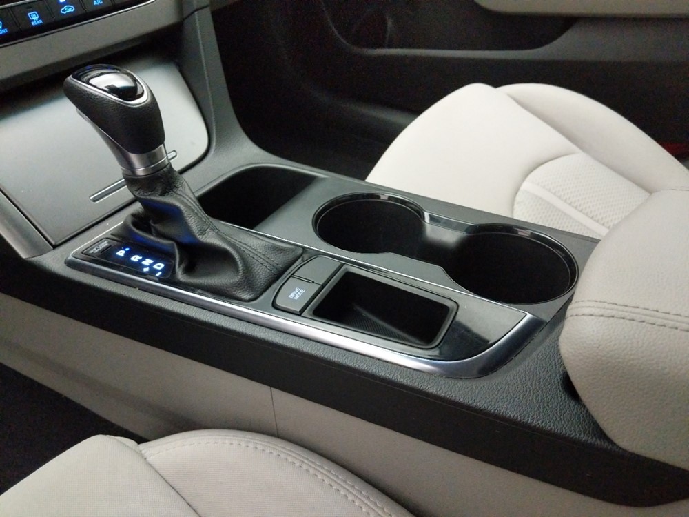 2017 Hyundai Sonata - Center Console/Cup Holders