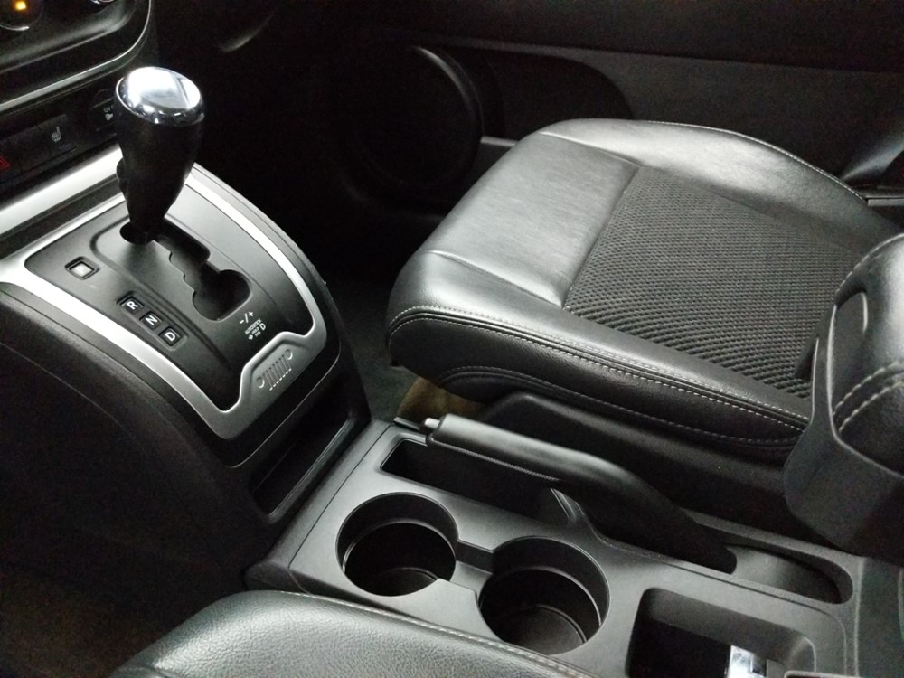 2014 Jeep Compass - Center Console/Cup Holders