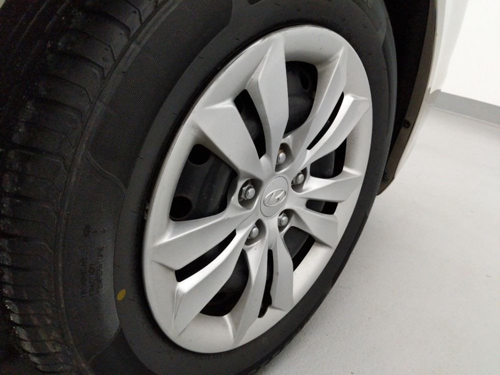 2011 Hyundai Sonata - Wheel