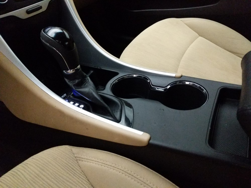 2011 Hyundai Sonata - Center Console/Cup Holders
