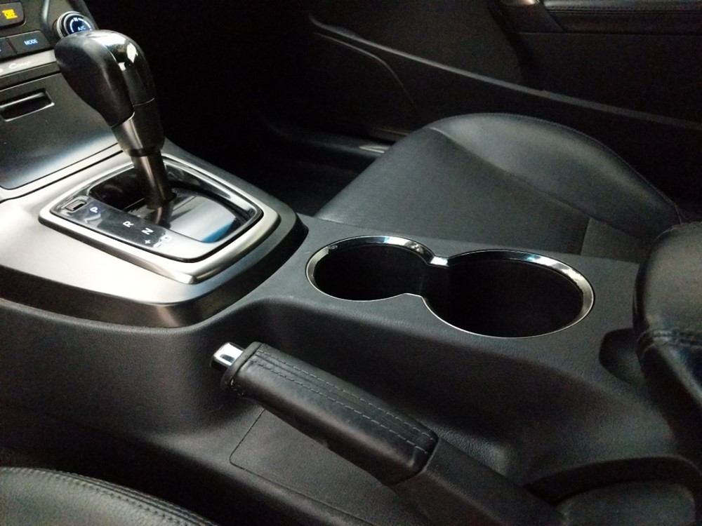 2013 Hyundai Genesis - Center Console/Cup Holders