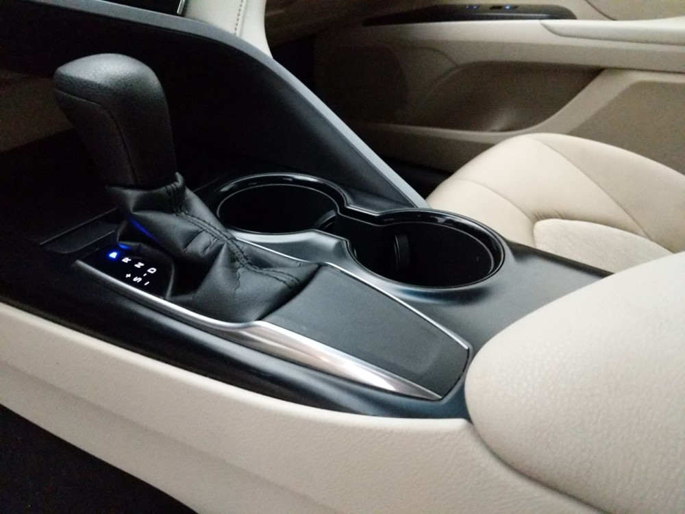 2018 Toyota Camry - Center Console/Cup Holders